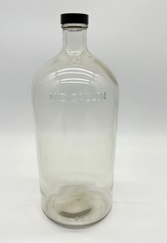 One gallon un gallone - one,